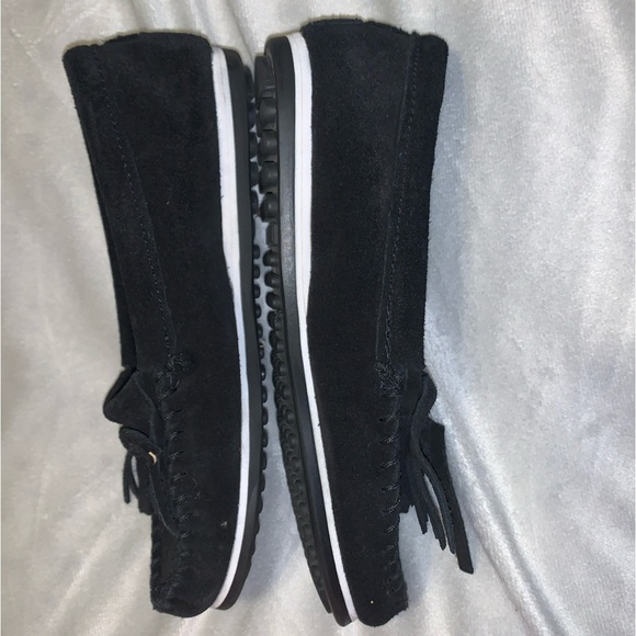 Minnetonka Women's Moccasins boat shoes Black Suede fringe Kilty plus flats 7 - Picture 3 of 8